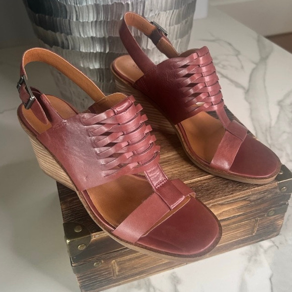 Lucky Brand Lemia Heeled Sandals in Burgundy - Picture 1 of 11